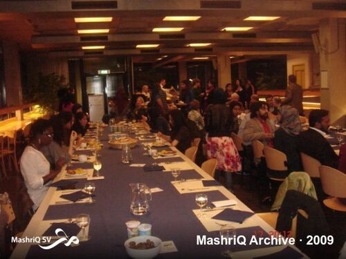 Iftar 2009 (Amsterdam) — Participatie Orthodoxe Moslima's — afbeelding 6 van 11