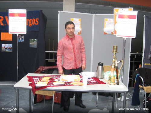 Open Dag Haagse Hogeschool 2004 — MashriQ-stand — afbeelding 2 van 11