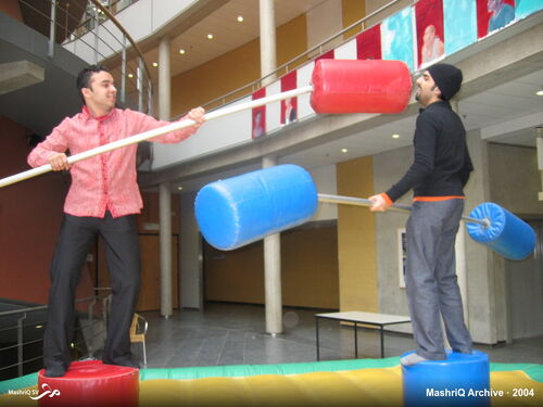 Open Dag Haagse Hogeschool 2004 — MashriQ-stand — afbeelding 5 van 11