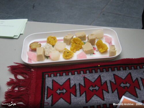 Open Dag Haagse Hogeschool 2004 — MashriQ-stand — afbeelding 9 van 11